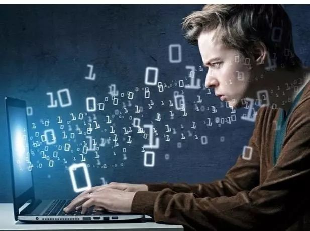 美國(guó)程序員當(dāng)雇傭兵，俄羅斯程序員當(dāng)黑客，而中國(guó)程序員專(zhuān)心掙錢(qián)