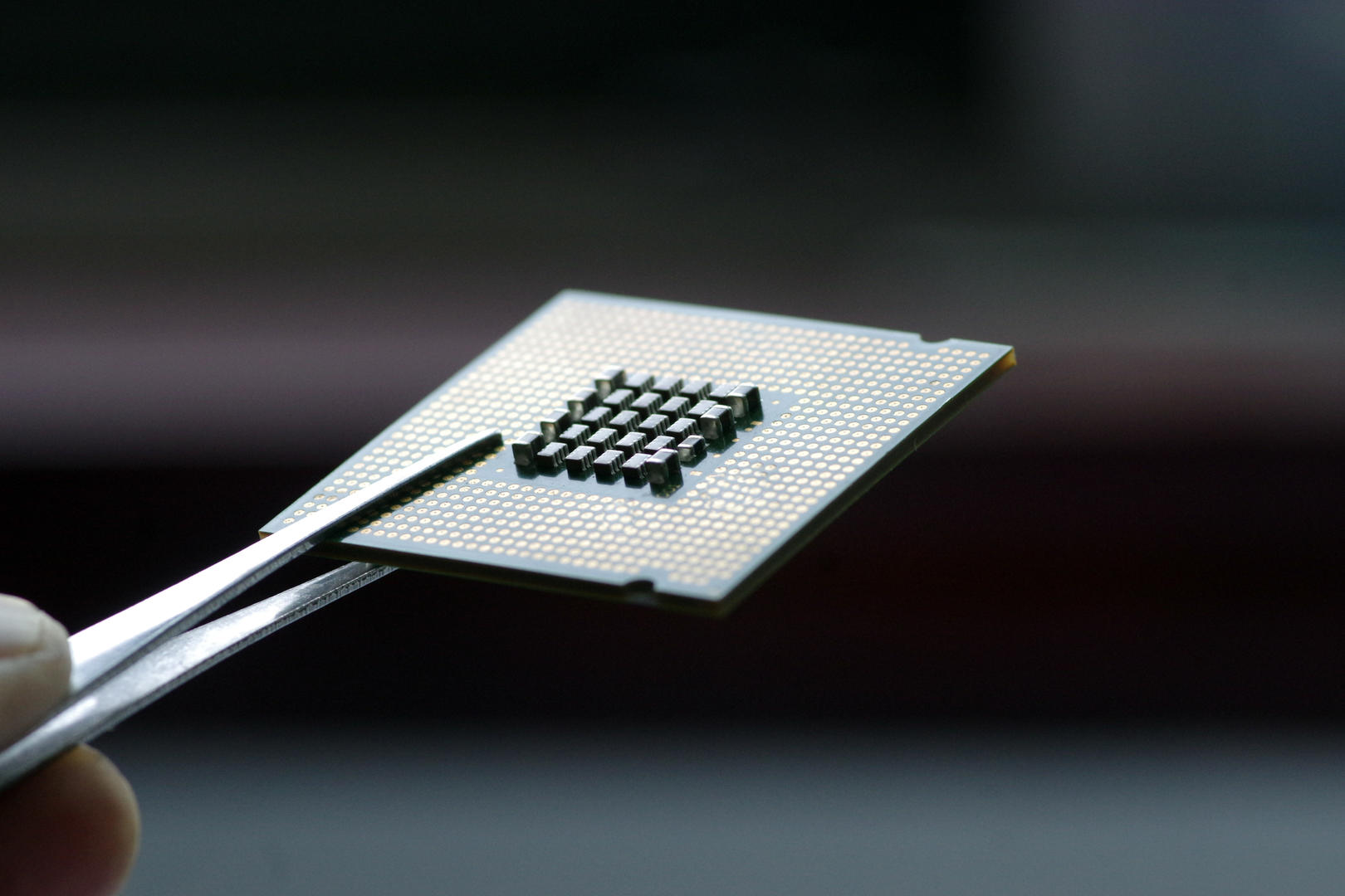 芯片人才暗戰(zhàn)：畢業(yè)能拿三四十萬，獵頭開始挖應(yīng)屆生，跳槽漲薪50%