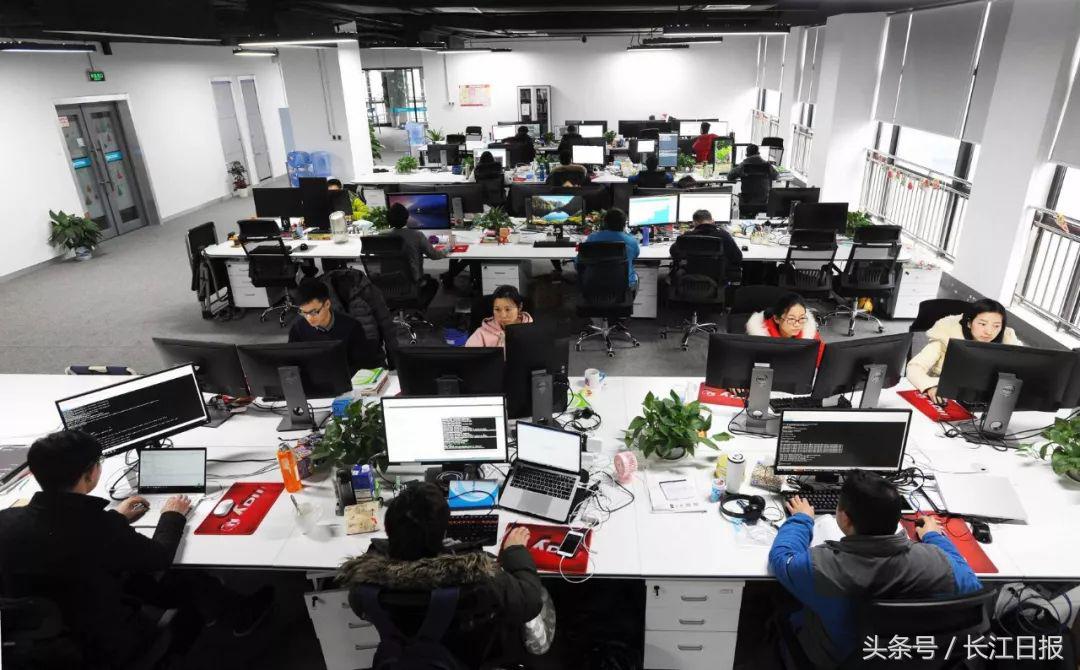 這家給小米、斗魚提供網(wǎng)絡安全服務的企業(yè)，“研發(fā)大腦”設在光谷