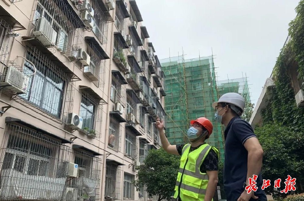 早安武漢｜羨慕！連抽油煙機(jī)都幫洗了……武漢這個(gè)區(qū)54個(gè)老舊小區(qū)進(jìn)場(chǎng)改造
