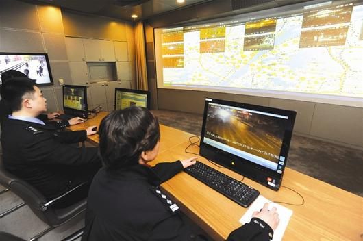 城市視頻監(jiān)控系統(tǒng)實(shí)現(xiàn)武漢三鎮(zhèn)全監(jiān)控 （記者鄒斌 攝）